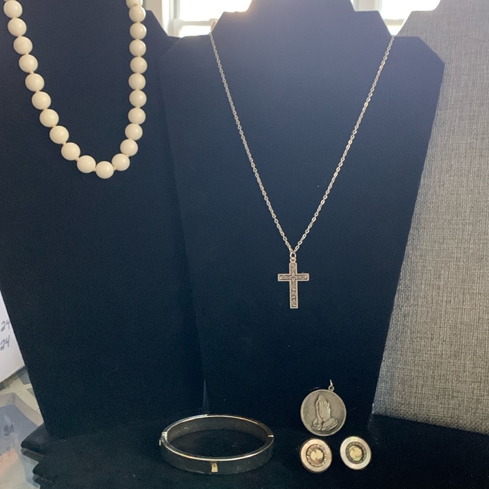 Silver Tone jewelry Necklaces Pendants Bracelet Earrings